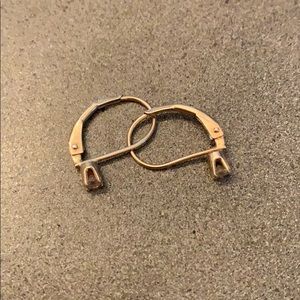 10K gold pair of earrings with diamond